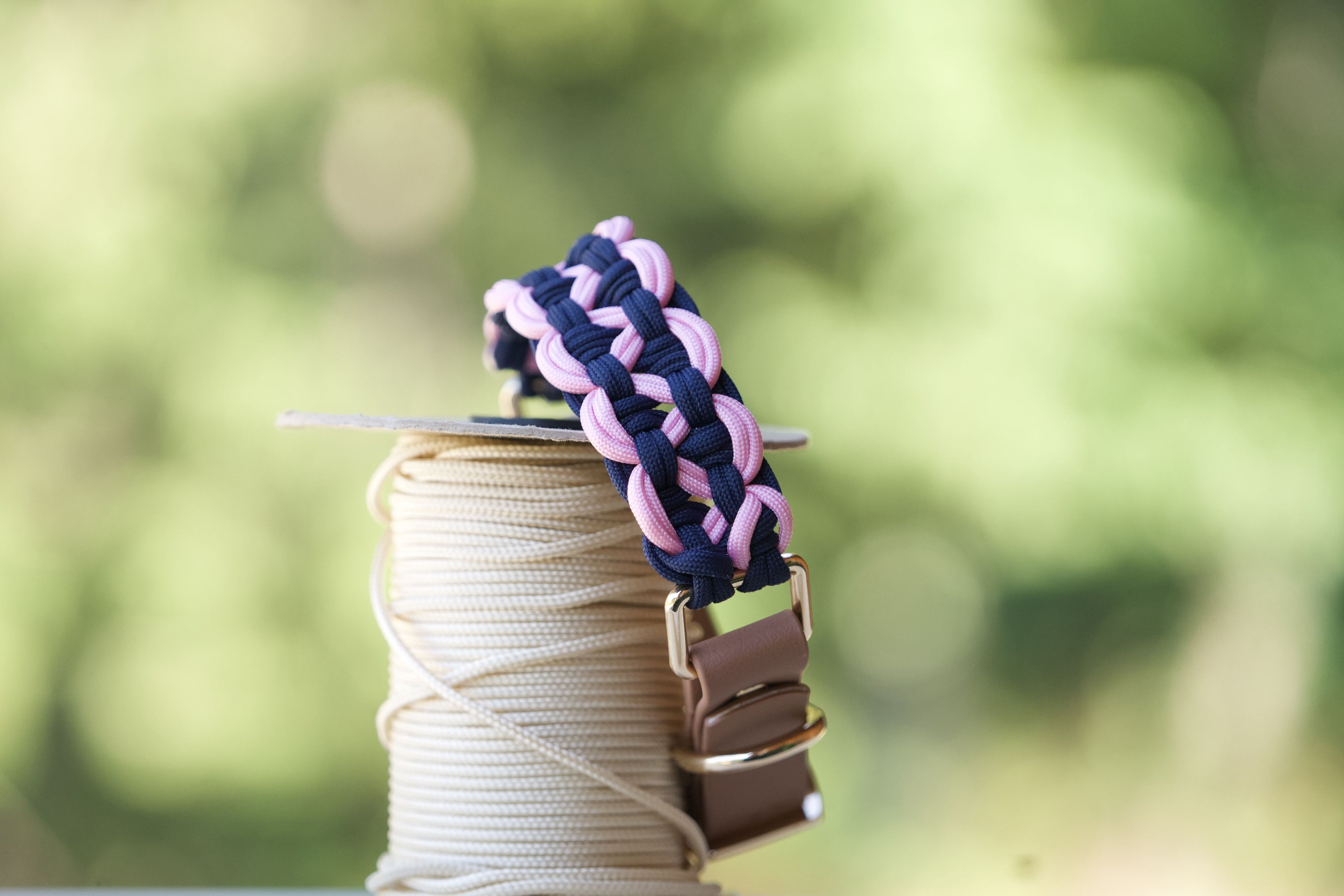Geflochtenes Halsband Dunkelblau Rosa